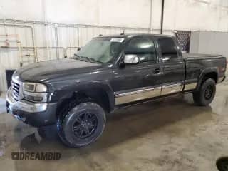 2004 GMC Sierra 1500 SLT z VIN 1GTEK19T84E196717, wystawiony jako Copart lot #71319585 z przebiegiem 241 913 mil mil oraz Czysty tytuł • Clean title. Historia ofert i sprzedaży dostępna na DreamBid. Obrazek 1.