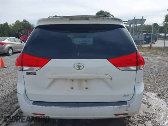 2012 Toyota Sienna XLE with VIN 5TDYK3DC4CS231407, listed as a IAAI auction lot 43531271 with 382,802 mi miles and . Bid and sale history available at DreamBid. Image 16.