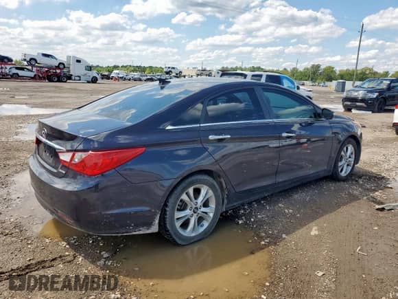 2011 Hyundai Sonata SE with VIN 5NPEC4AC2BH171982, listed as a Copart auction lot 82067735 with 89,212 mi miles and Clean title. Bid and sale history available at DreamBid. Image 3.