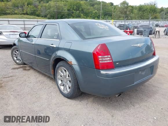2006 Chrysler 300 C with VIN 2C3KA63H96H197012, listed as a IAAI auction lot 43184275 with 206,889 mi miles and . Bid and sale history available at DreamBid. Image 3.