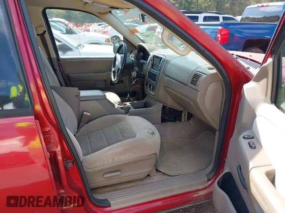 2005 Ford Explorer XLT с VIN 1FMZU63W25ZA08081, выставлен на аукционе IAAI как лот 43179087 с пробегом 271 055 миль миль и . История ставок и продаж доступна на DreamBid. Изображение 5.