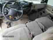 2002 Chevrolet Suburban LT z VIN 3GNEC16Z92G194431, wystawiony jako Copart lot #71030364 z przebiegiem Nie podano mil oraz Nie do naprawy • Non repairable. Historia ofert i sprzedaży dostępna na DreamBid. Obrazek 8.