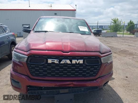 2025 Ram 1500 Big Horn z VIN 1C6RRFFG1SN509435, wystawiony jako IAAI lot #42658494 z przebiegiem 8 021 mil mil oraz . Historia ofert i sprzedaży dostępna na DreamBid. Obrazek 13.
