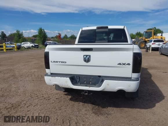 2014 Ram 1500 Longhorn z VIN 1C6RR7PTXES318846, wystawiony jako IAAI lot #43147594 z przebiegiem 164 180 mil mil oraz . Historia ofert i sprzedaży dostępna na DreamBid. Obrazek 16.