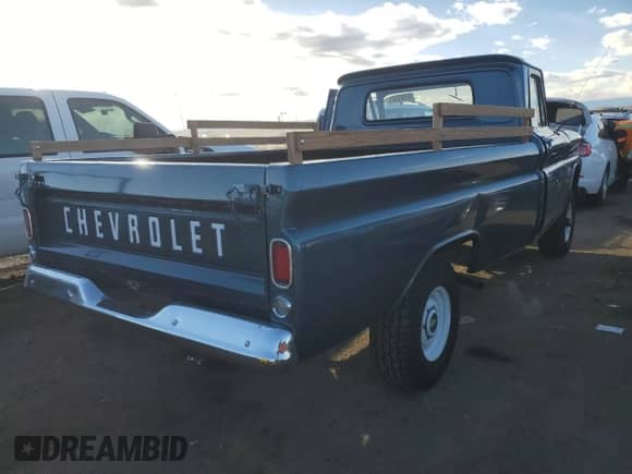 1966 Chevrolet Silverado 1500 z VIN K1546S118308, wystawiony jako Copart lot #87945585 z przebiegiem 335 977 mil mil oraz Nie do naprawy • Non repairable. Historia ofert i sprzedaży dostępna na DreamBid. Obrazek 3.