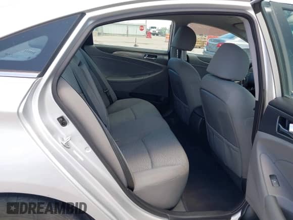 2015 Hyundai Sonata Limited z VIN KMHEC4A4XFA138357, wystawiony jako IAAI lot #42604539 z przebiegiem 111 135 mil mil oraz . Historia ofert i sprzedaży dostępna na DreamBid. Obrazek 8.