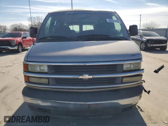 2001 Chevrolet City Express Cargo z VIN 1GBFG15W511221795, wystawiony jako Copart lot #88037695 z przebiegiem Nie podano mil oraz Szkoda całkowita • Salvage title. Historia ofert i sprzedaży dostępna na DreamBid. Obrazek 5.