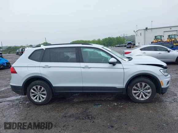 2019 Volkswagen Tiguan S с VIN 3VV0B7AX7KM031438, выставлен на аукционе IAAI как лот 42367337 с пробегом Не указан миль и . История ставок и продаж доступна на DreamBid. Изображение 13.