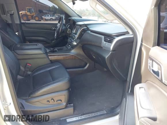 2020 Chevrolet Suburban LT with VIN 1GNSKHKCXLR258283, listed as a IAAI auction lot 42735336 with 178,697 mi miles and . Bid and sale history available at DreamBid. Image 5.