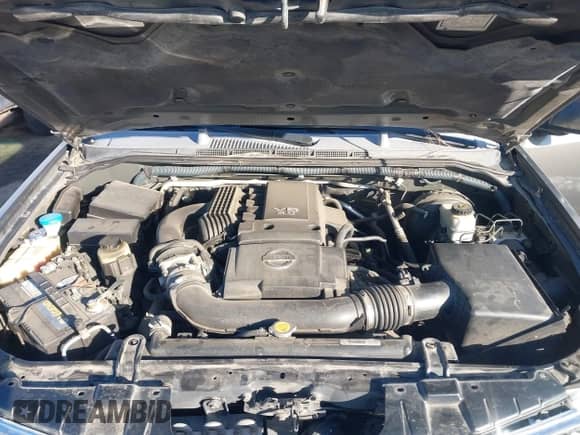 2005 Nissan Frontier Nismo z VIN 1N6AD07W25C465319, wystawiony jako IAAI lot #43473392 z przebiegiem 177 105 mil mil oraz . Historia ofert i sprzedaży dostępna na DreamBid. Obrazek 10.