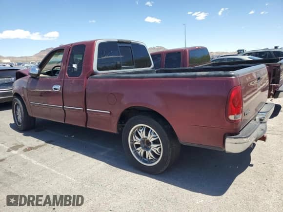 1998 Ford F-150 z VIN 1FTZX17W4WKB16740, wystawiony jako Copart lot #56511315 z przebiegiem 256 332 mil mil oraz Szkoda całkowita • Salvage title. Historia ofert i sprzedaży dostępna na DreamBid. Obrazek 2.