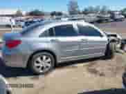 2014 Chrysler 200 LX с VIN 1C3CCBAB8EN237320, выставлен на аукционе IAAI как лот 43551760 с пробегом 130 648 миль миль и . История ставок и продаж доступна на DreamBid. Изображение 13.