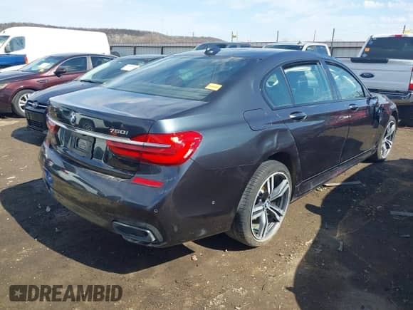 2019 BMW 7 Series 750i xDrive with VIN WBA7F2C55KB239578, listed as a IAAI auction lot 41652340 with Not provided miles and . Bid and sale history available at DreamBid. Image 4.