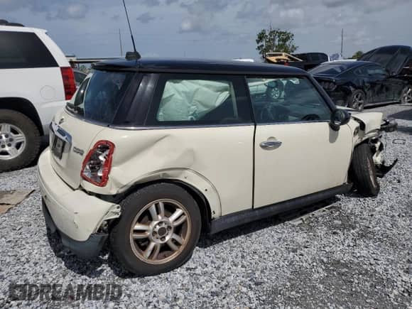 2013 MINI Hardtop with VIN WMWSU3C59DT686532, listed as a Copart auction lot 60481655 with 78,711 mi miles and Salvage title. Bid and sale history available at DreamBid. Image 3.