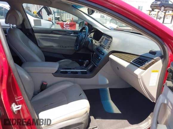 2016 Hyundai Sonata Limited with VIN KMHE34L18GA033465, listed as a IAAI auction lot 42532686 with 123,170 mi miles and . Bid and sale history available at DreamBid. Image 5.