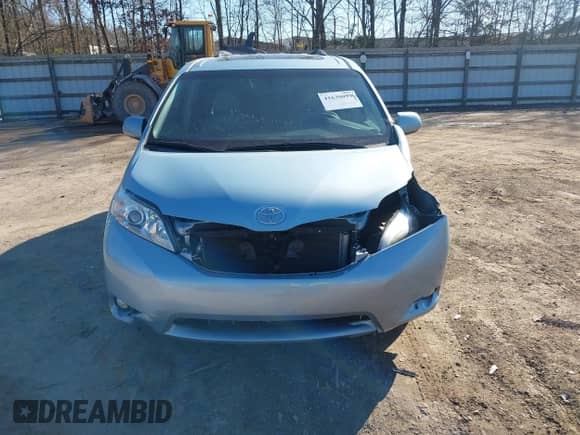 2017 Toyota Sienna XLE Auto Access Seat z VIN 5TDYZ3DCXHS767278, wystawiony jako IAAI lot #41639093 z przebiegiem 87 775 mil mil oraz . Historia ofert i sprzedaży dostępna na DreamBid. Obrazek 12.