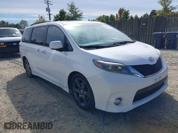2016 Toyota Sienna SE with VIN 5TDXK3DCXGS700517, listed as a IAAI auction lot 40573738 with 141,785 mi miles and . Bid and sale history available at DreamBid. Image 1.
