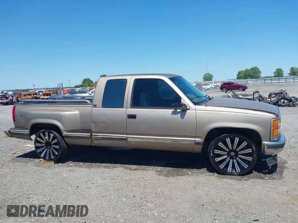 1994 GMC Sierra 1500 z VIN 2GTEC19K7R1555049, wystawiony jako IAAI lot #42316465 z przebiegiem 242 883 mil mil oraz . Historia ofert i sprzedaży dostępna na DreamBid. Obrazek 13.