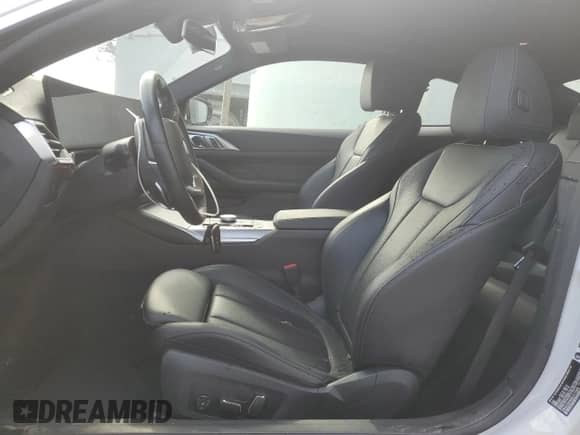 2024 BMW 4 Series 430i z VIN WBA53AP00RCR73980, wystawiony jako Copart lot #53991615 z przebiegiem 24 375 mil mil oraz Szkoda całkowita • Salvage title. Historia ofert i sprzedaży dostępna na DreamBid. Obrazek 7.