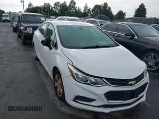 2018 Chevrolet Cruze LS с VIN 1G1BC5SM9J7143625, выставлен на аукционе IAAI как лот 43354611 с пробегом 278 299 миль миль и . История ставок и продаж доступна на DreamBid. Изображение 1.