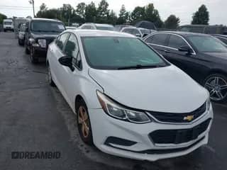 2018 Chevrolet Cruze LS с VIN 1G1BC5SM9J7143625, выставлен на аукционе IAAI как лот 43354611 с пробегом 278 299 миль миль и . История ставок и продаж доступна на DreamBid. Изображение 1.
