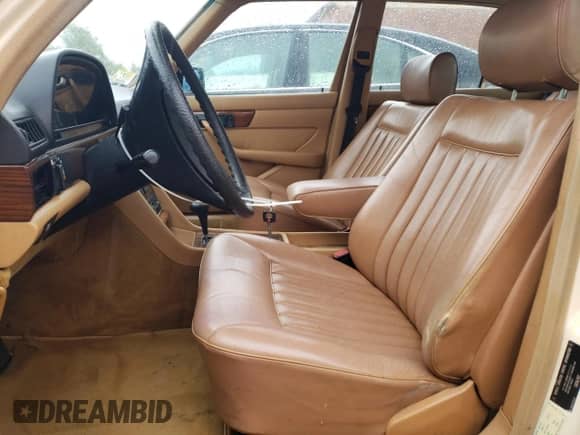 1985 Mercedes-Benz 380 with VIN WDBCA32CXFA177708, listed as a Copart auction lot 57909505 with 128,446 mi miles and Clean title. Bid and sale history available at DreamBid. Image 7.
