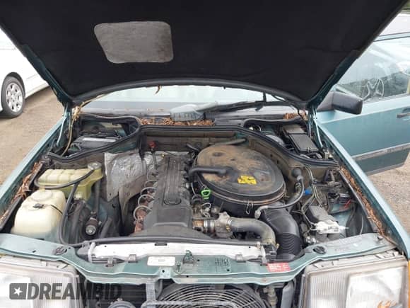 1988 Mercedes-Benz 300 E z VIN WDBEA30D1JA663224, wystawiony jako IAAI lot #42910986 z przebiegiem 132 470 mil mil oraz . Historia ofert i sprzedaży dostępna na DreamBid. Obrazek 10.