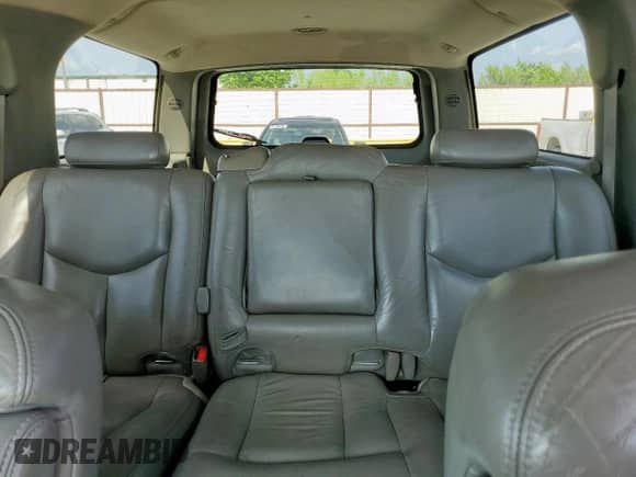 2003 Chevrolet Suburban LT z VIN 3GNGC26UX3G261624, wystawiony jako Copart lot #61983855 z przebiegiem 314 782 mil mil oraz Czysty tytuł • Clean title. Historia ofert i sprzedaży dostępna na DreamBid. Obrazek 10.