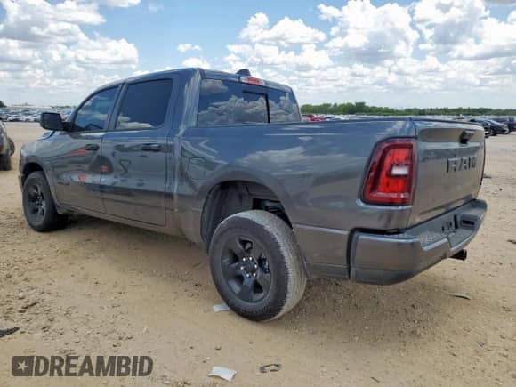 2025 Ram 1500 Tradesman z VIN 1C6RREGG2SN647557, wystawiony jako Copart lot #68718085 z przebiegiem 15 617 mil mil oraz Szkoda całkowita • Salvage title. Historia ofert i sprzedaży dostępna na DreamBid. Obrazek 2.