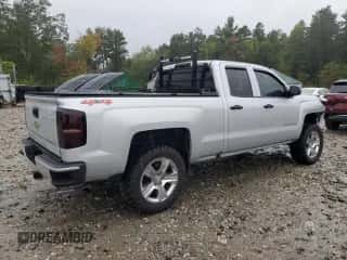 2018 Chevrolet Silverado 1500 Custom z VIN 1GCVKPEC0JZ139943, wystawiony jako Copart lot #83831655 z przebiegiem 228 232 mil mil oraz Szkoda całkowita • Salvage title. Historia ofert i sprzedaży dostępna na DreamBid. Obrazek 3.