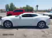 2018 Chevrolet Camaro 1LS z VIN 1G1FA1RX1J0183352, wystawiony jako IAAI lot #42500318 z przebiegiem 105 151 mil mil oraz . Historia ofert i sprzedaży dostępna na DreamBid. Obrazek 14.