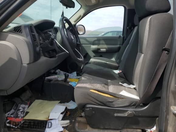 2008 Chevrolet Silverado 2500HD Work Truck z VIN 1GCHK24KX8E192546, wystawiony jako Copart lot #53126005 z przebiegiem 104 916 mil mil oraz Szkoda całkowita • Salvage title. Historia ofert i sprzedaży dostępna na DreamBid. Obrazek 7.