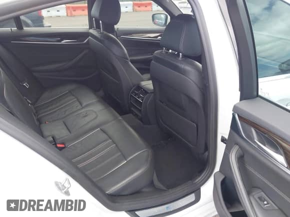 2019 BMW 5 Series 530e с VIN WBAJA9C56KB254619, выставлен на аукционе IAAI как лот 42455406 с пробегом 25 711 миль миль и . История ставок и продаж доступна на DreamBid. Изображение 8.