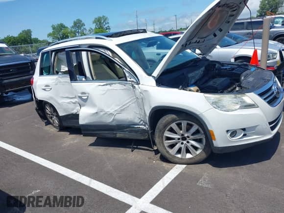 2010 Volkswagen Tiguan с VIN WVGAV9AX0AW510512, выставлен на аукционе IAAI как лот 42532527 с пробегом 193 910 миль миль и . История ставок и продаж доступна на DreamBid. Изображение 6.