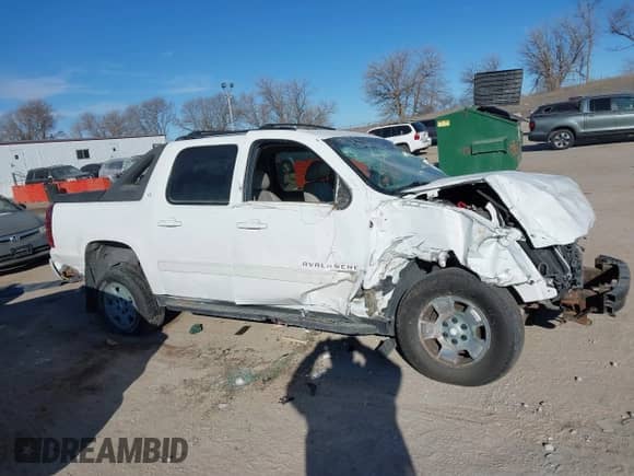 2010 Chevrolet Avalanche LT with VIN 3GNVKFE06AG280359, listed as a IAAI auction lot 41308118 with 221,405 mi miles and . Bid and sale history available at DreamBid. Image 13.