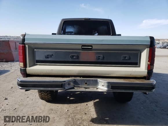 1985 Ford F-150 z VIN 1FTDF15YXFPB27178, wystawiony jako Copart lot #44355395 z przebiegiem Nie podano mil oraz Czysty tytuł • Clean title. Historia ofert i sprzedaży dostępna na DreamBid. Obrazek 6.