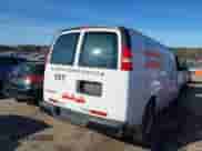 2018 Chevrolet Express Cargo z VIN 1GCWGBFPXJ1262089, wystawiony jako IAAI lot #41304243 z przebiegiem Nie podano mil oraz . Historia ofert i sprzedaży dostępna na DreamBid. Obrazek 4.