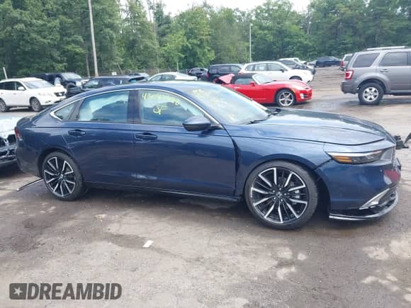 2025 Honda Accord Touring with VIN 1HGCY2F85SA034321, listed as a IAAI auction lot 43047648 with 4,091 mi miles and . Bid and sale history available at DreamBid. Image 13.