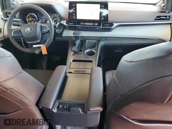 2024 Toyota Sienna Platinum с VIN 5TDERKEC3RS219958, выставлен на аукционе Copart как лот 80211315 с пробегом 1 799 миль миль и Списание • Salvage title. История ставок и продаж доступна на DreamBid. Изображение 8.