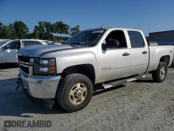 2011 Chevrolet Silverado 2500HD LT z VIN 1GC1KXC87BF124274, wystawiony jako Copart lot #62457525 z przebiegiem 218 911 mil mil oraz Szkoda całkowita • Salvage title. Historia ofert i sprzedaży dostępna na DreamBid. Obrazek 1.