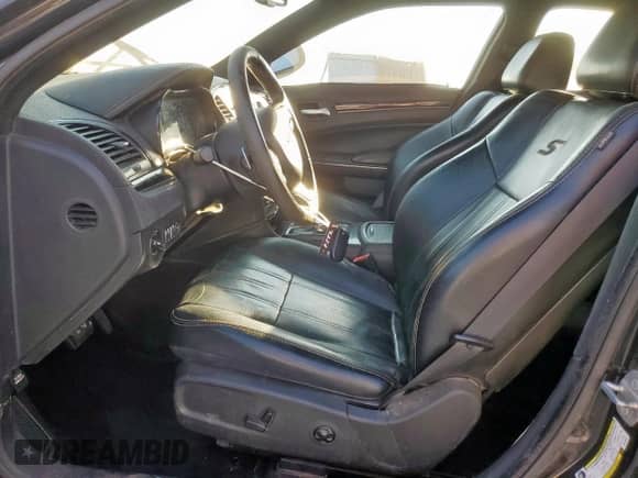 2016 Chrysler 300 S Alloy Edition с VIN 2C3CCABG1GH294975, выставлен на аукционе Copart как лот 82126195 с пробегом 113 601 миль миль и Чистый • Clean title. История ставок и продаж доступна на DreamBid. Изображение 7.