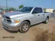 2009 Dodge 1500 SLT z VIN 1D3HB18TX9S757191, wystawiony jako IAAI lot #42522325 z przebiegiem 177 738 mil mil oraz . Historia ofert i sprzedaży dostępna na DreamBid. Obrazek 2.