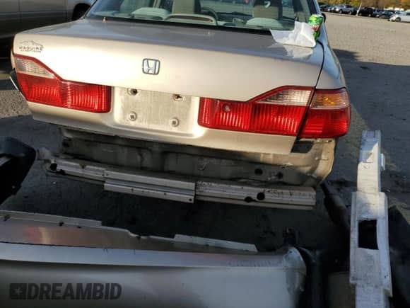 2000 Honda Accord LX с VIN 1HGCG1642YA084841, выставлен на аукционе Copart как лот 72237974 с пробегом Не указан миль и Списание • Salvage title. История ставок и продаж доступна на DreamBid. Изображение 5.