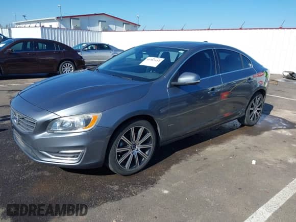 2017 Volvo S60 Inscription с VIN LYV402HK7HB120640, выставлен на аукционе IAAI как лот 41583114 с пробегом 71 884 миль миль и . История ставок и продаж доступна на DreamBid. Изображение 17.