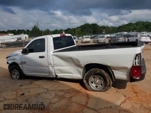 2018 Ram 1500 Tradesman z VIN 3C6JR6DG0JG234499, wystawiony jako IAAI lot #43049099 z przebiegiem 119 373 mil mil oraz . Historia ofert i sprzedaży dostępna na DreamBid. Obrazek 14.