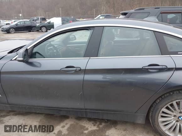 2015 BMW 4 Series 428i xDrive z VIN WBA4A7C59FD415783, wystawiony jako IAAI lot #41530348 z przebiegiem 151 830 mil mil oraz . Historia ofert i sprzedaży dostępna na DreamBid. Obrazek 14.