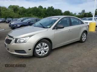 2013 Chevrolet Cruze LS z VIN 1G1PA5SH5D7221398, wystawiony jako Copart lot #69479735 z przebiegiem 162 720 mil mil oraz Czysty tytuł • Clean title. Historia ofert i sprzedaży dostępna na DreamBid. Obrazek 1.