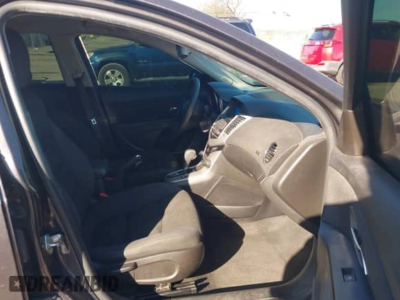 2015 Chevrolet Cruze LT с VIN 1G1PC5SB5F7142581, выставлен на аукционе IAAI как лот 43519699 с пробегом 144 223 миль миль и . История ставок и продаж доступна на DreamBid. Изображение 5.