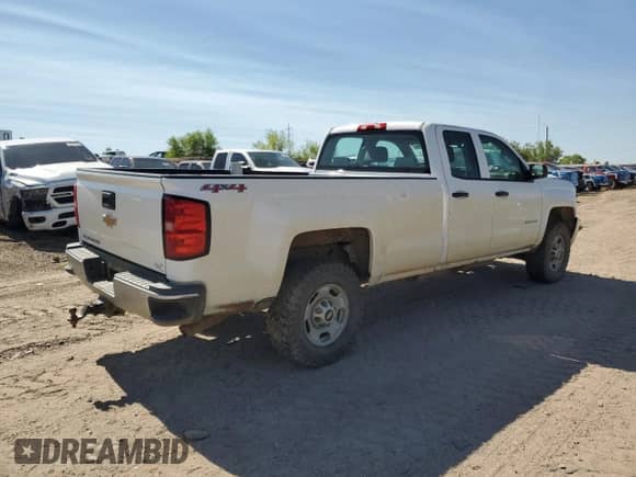 2015 Chevrolet Silverado 2500HD Work Truck z VIN 1GC2KUEG5FZ118338, wystawiony jako Copart lot #57356925 z przebiegiem 221 437 mil mil oraz Szkoda całkowita • Salvage title. Historia ofert i sprzedaży dostępna na DreamBid. Obrazek 3.