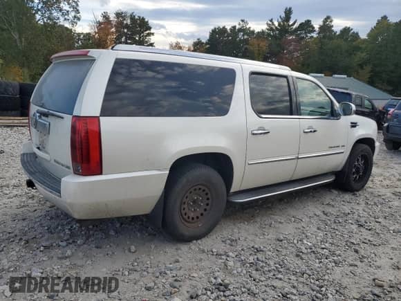 2013 Cadillac Escalade ESV Luxury с VIN 1GYS4HEF4DR303318, выставлен на аукционе Copart как лот 82030375 с пробегом 145 791 миль миль и Чистый • Clean title. История ставок и продаж доступна на DreamBid. Изображение 3.